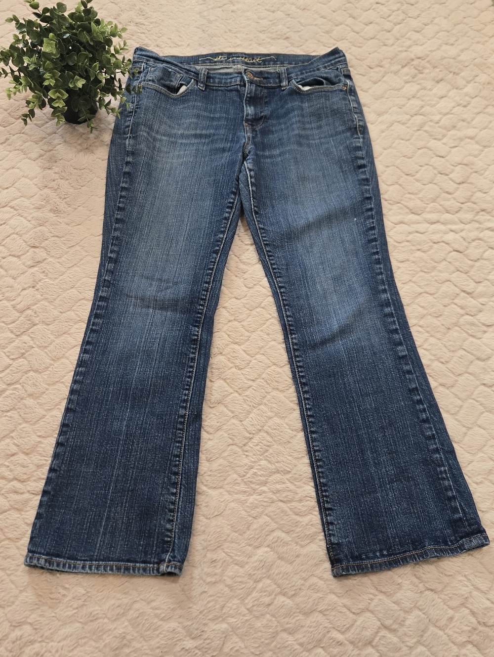 Old Navy Rockstar Bootcut Medium-Dark Wash Jeans, Size 8 Stretch